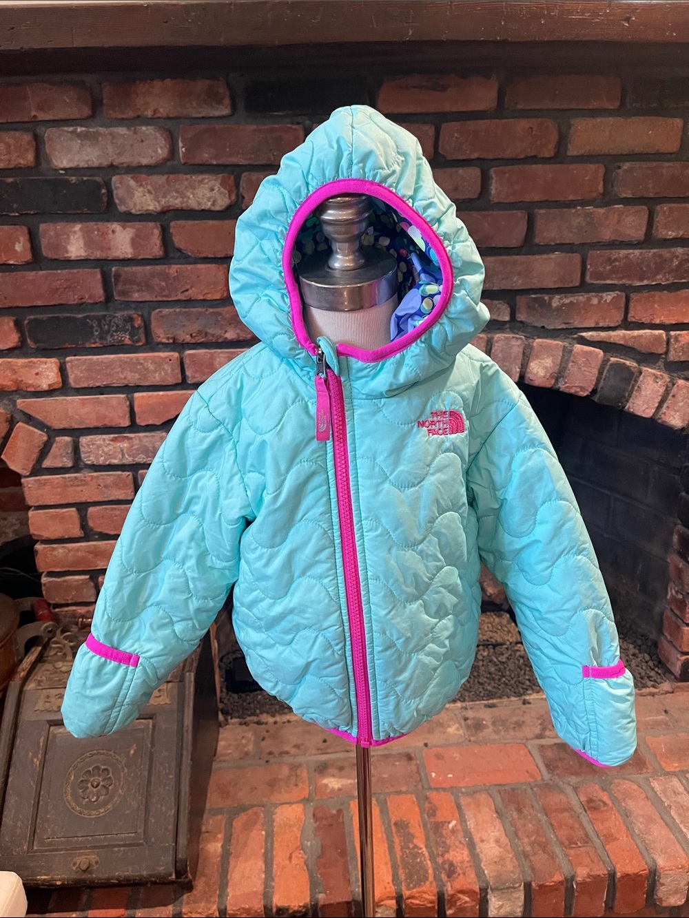 The North Face Girls Reversible Aqua Hooded Puffer Jacket size 18-24 months